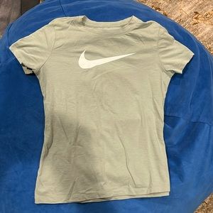 Nike Tee - dri-fit t-shirt. Olive green.